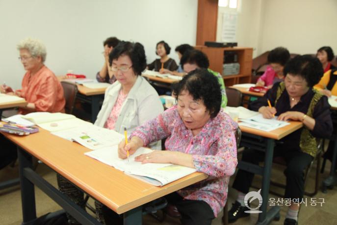 동구노인회관 방문 의 사진