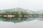 안개속 명덕 호수공원 의 사진