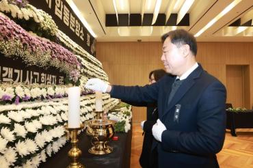 제주항공 여객기 희생자 합동분향소 참배의 사진