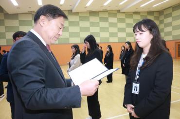 임용장 수여식의 사진