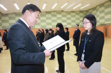 임용장 수여식의 사진