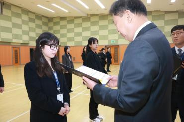 임용장 수여식의 사진