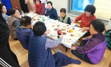일송회 어르신 식사대접