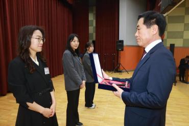 동구 어버이날 합동 기념식의 사진