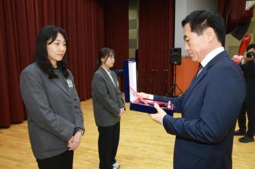 동구 어버이날 합동 기념식의 사진