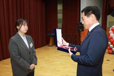 동구 어버이날 합동 기념식의 사진