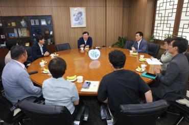 곡성군 부군수와의 환담의 사진