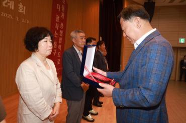 취임 3주년기념 직원 정례회의 사진