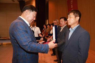 취임 3주년기념 직원 정례회의 사진