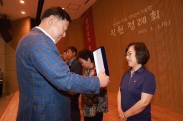 취임 3주년기념 직원 정례회의 사진