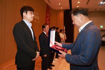 취임 3주년기념 직원 정례회의 사진