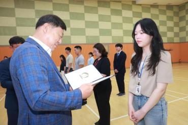 6급 이하 임용장 수여식의 사진