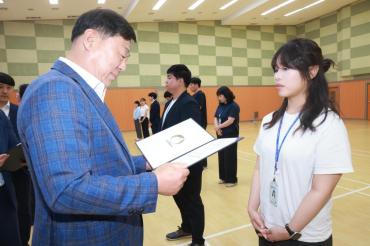 6급 이하 임용장 수여식의 사진