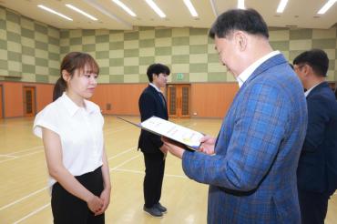 6급 이하 임용장 수여식의 사진