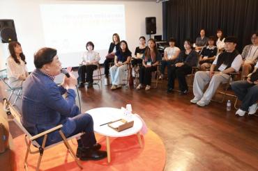 김종훈 동구청장과 청년의 만남의 사진