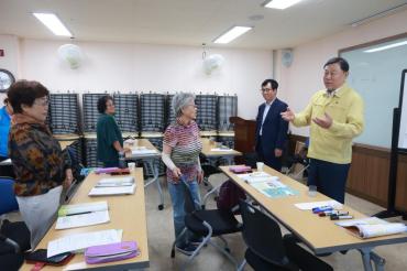 김종훈 동구청장, 무더위 쉼터 방문의 사진