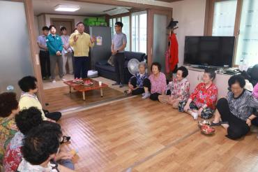 김종훈 동구청장, 무더위 쉼터 방문의 사진