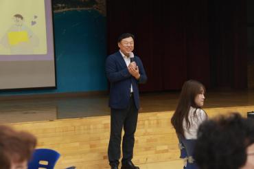 지역사회 문제해결 평생교육 토론회의 사진