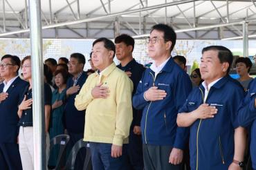 HD현대건설기계로 명명식의 사진