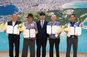 노인의 날 합동 기념식의 사진