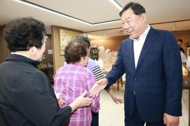 추석맞이 노동자 및 지역 어르신 격려방문의 사진
