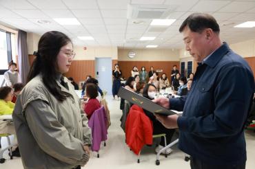 도서관 자원활동가 양성과저어 수료식의 사진