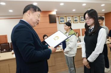 청소년 육성위원회의 사진