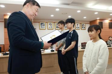 청소년 육성위원회의 사진