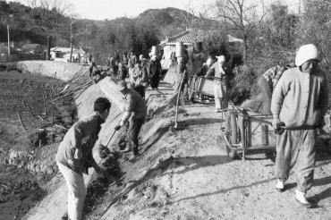 새마을운동 남목마을 안길 넓히기 사업_ 1970년대