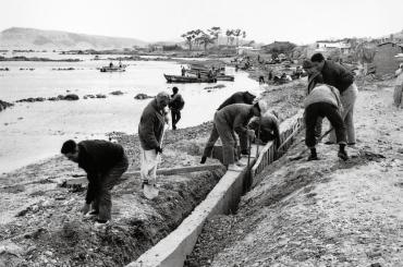 새마을운동 남목마을 안길 넓히기 사업_ 1970년대의 사진