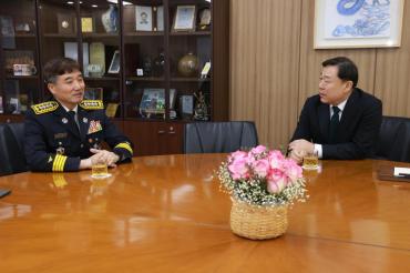 신임 동부소방서장 방문의 사진