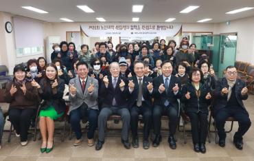 노인대학 입학식의 사진