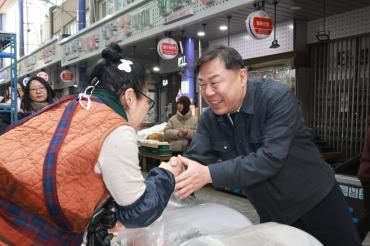 설맞이 전통시장 장보기 행사의 사진