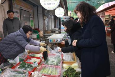 설맞이 전통시장 장보기 행사의 사진