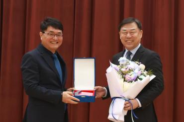 민선9대 김종훈 동구청장 퇴임식의 사진