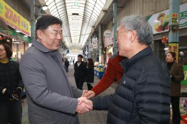 김종훈 동구청장, 설 맞이 전통시장 방문의 사진