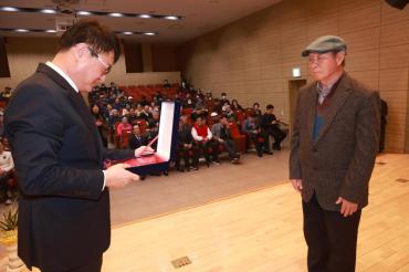 대한노인회 동구지회장 이취임식의 사진