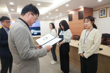 6급 이하 임용장 수여식의 사진