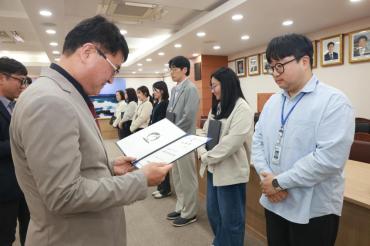 6급 이하 임용장 수여식의 사진