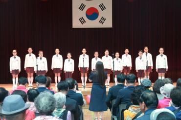 어버이날 노인복지관 합동 기념식의 사진