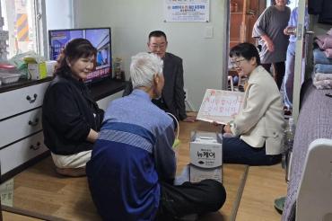 어버이날기념 카네이션 방문전달의 사진