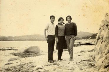 미포만 물양장과 마을 사람들  1964의 사진