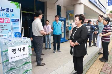 이동노동자 생수나눔의 사진