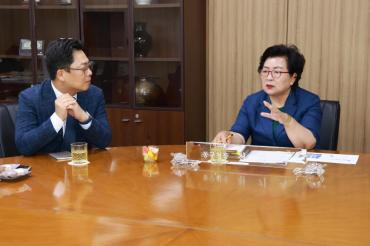천기옥 동구청장, 현대백화점 울산점과 면담