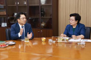 천기옥 동구청장, 현대백화점 울산점과 면담의 사진