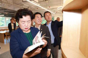 제1호 동 평생학습센터 현판식의 사진