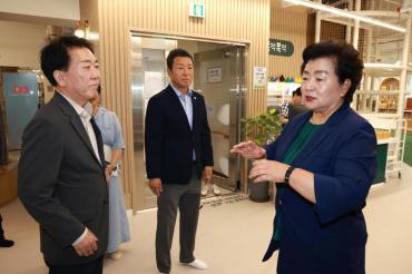 제1호 동 평생학습센터 현판식의 사진