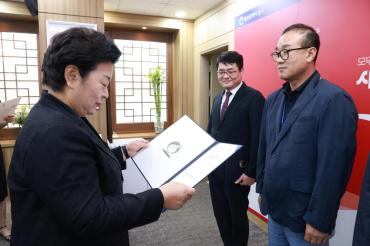 하반기 5급 이상 인사교류자 임용장 수여식의 사진