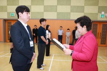 하반기 6급 이하 임용장 수여식의 사진