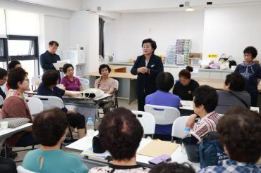 천기옥 동구청장, 방어진활어센터 상인 간담회의 사진